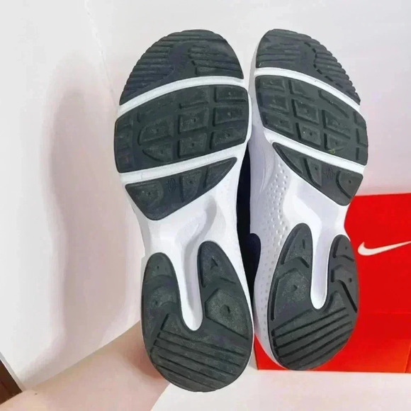 Nike Varsity Compete TR 2 Sneakers Black and White Men's Size 14 - Picture 10 of 12